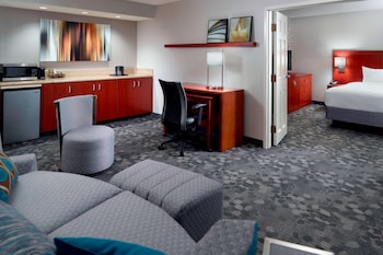 Suite, 1 King Bed with Sofa bed, Accessible (Hearing One Bedroom)