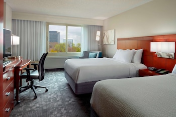 Room, 2 Double Beds, Accessible (Mobility/Hearing Roll In Shower)
