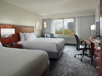 Room, 2 Queen Beds, Accessible (Molbility/Hearing Tub)