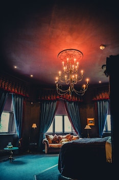 Deluxe Suite, 1 King Bed (Prince of Wales)
