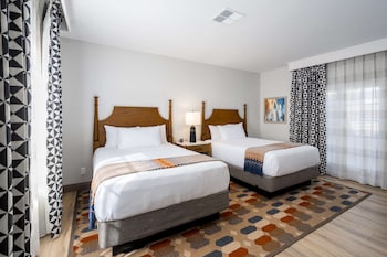 Suite, 1 Bedroom (2 Queens & 1 Sofa Bed)