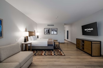 Room, 1 King Bed with Sofa bed (Oasis)