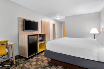 Standard Room, 1 King Bed, Jetted Tub