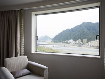 Twin Room, Non Smoking, River View (For 1-3 Guests)