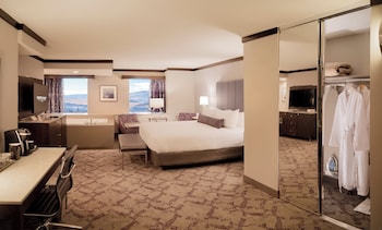 Deluxe Spa Suite 1 King Non-Smoking