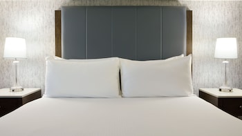 Deluxe Spa Suite with Sofabed 1 King Non-Smoking