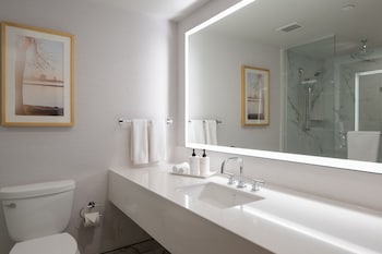 Premium Room, 2 Queen Beds, Lake View (High Floor, Lake Ontario View)