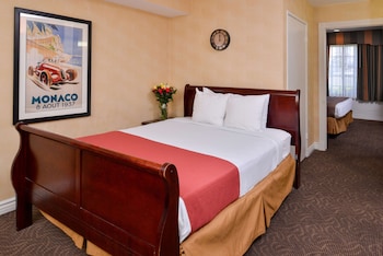 Suite, Multiple Beds, Non Smoking, Refrigerator & Microwave (Larger Room)