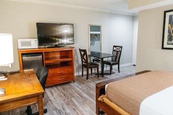 Suite, Multiple Beds, Non Smoking, Refrigerator & Microwave (Larger Room)