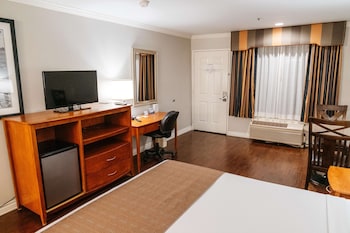Standard Room, 1 King Bed, Non Smoking, Refrigerator & Microwave