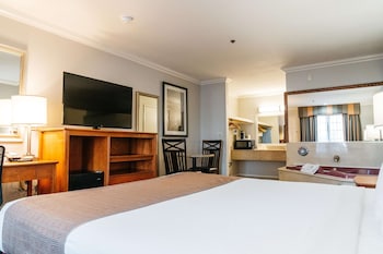 Standard Room, 1 King Bed, Non Smoking, Hot Tub