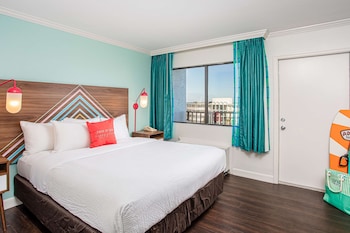 One Bedroom Queen Suite - Ocean view