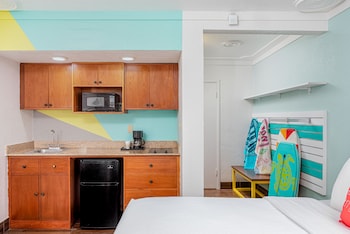 Deluxe Room, Poolside