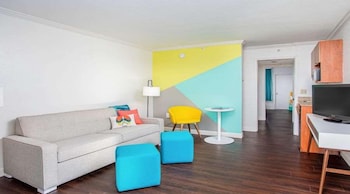 One Bedroom Queen Suite - Ocean view