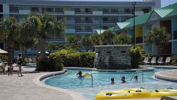 One Bedroom Queen Suite - Poolside