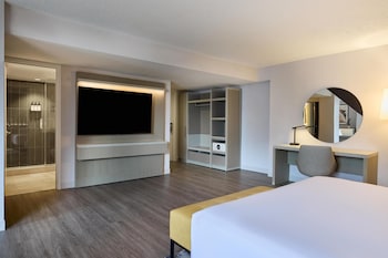 Junior Suite (Skyline Suite)