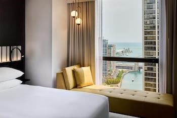Room, 2 Queen Beds, Lake View