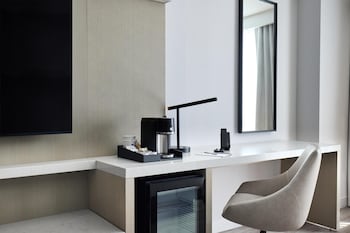 Accessible 2 Double Beds (Bathtub)