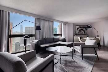 Junior Suite (Skyline Suite)