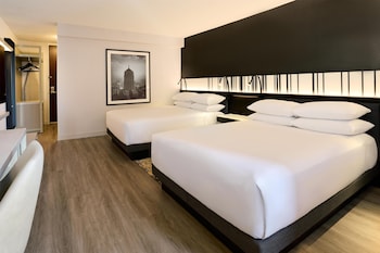 Room, 2 Queen Beds, Lake View