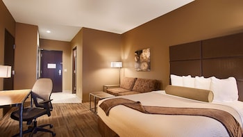 Suite, 1 King Bed, Non Smoking, Refrigerator & Microwave (with Sofabed)