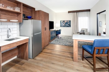 Room, 1 Queen Bed, Roll-in Shower (Communications, Roll-In Shower)