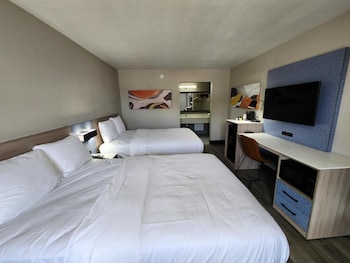 Room, 2 Double Beds, Mobility Accessible, Non Smoking (Mobility, Bathtub W/grab Bars)