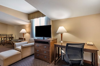 Suite, 2 Queen Beds, Non Smoking, Kitchen