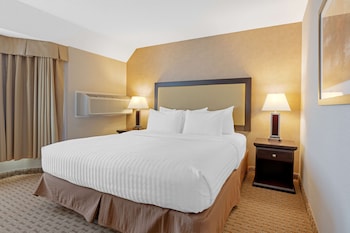 Suite, 1 King Bed with Sofa bed, Non Smoking, Refrigerator & Microwave (with Sofabed)