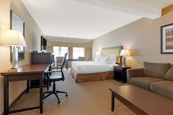 Suite, 1 King Bed with Sofa bed, Non Smoking, Refrigerator & Microwave (with Sofabed)