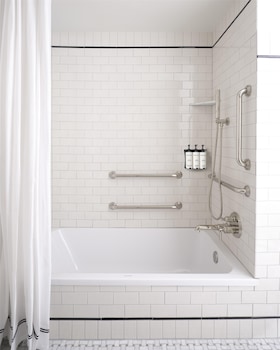 Deluxe Room, 1 King Bed, Accessible Bathtub