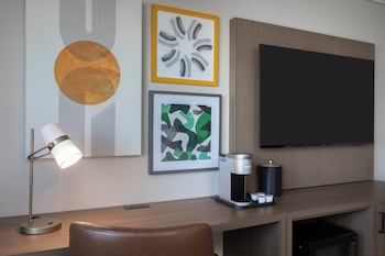 Standard Room, 1 Queen Bed, Mobility Accessible