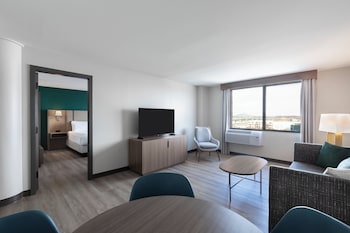 Suite, 1 Bedroom (Dining Area)