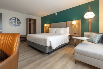 Suite, 1 Bedroom (Dining Area)