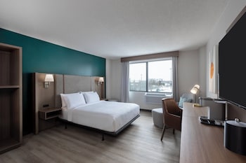 Standard Room, 1 Queen Bed, Mobility Accessible