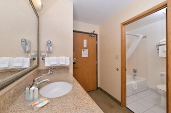 Room, 1 Queen Bed, Non Smoking, Ground Floor (Pet Friendly)