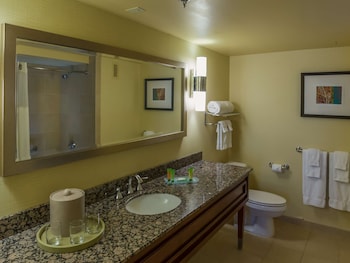 Room, 2 Queen Beds, River View