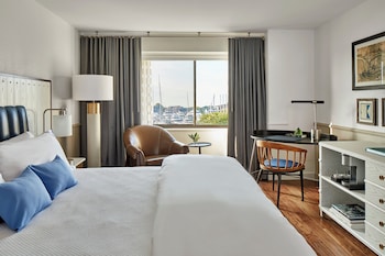 Deluxe Room, 1 King Bed (Hearing Accessible)