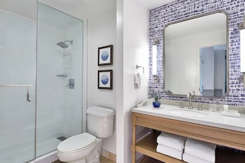 Deluxe Room, 1 King Bed (Hearing Accessible)