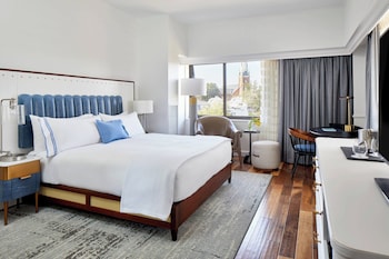 Room, 1 King Bed (Mobility Accessible, Tub)