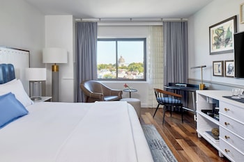 Deluxe Room, 1 King Bed