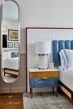 Room, 1 King Bed (Hearing Accessible)