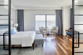 Room, 1 King Bed (Mobility Accessible, Tub)