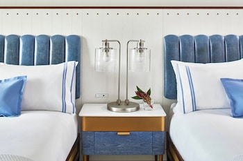 Room, 2 Queen Beds (Mobility Accessible, Roll-In Shower)