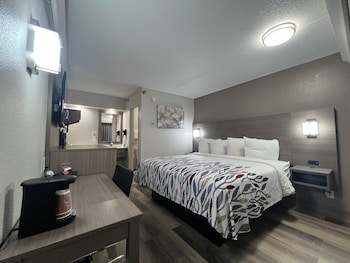 Deluxe Room, 1 King Bed (Smoke Free)