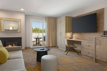 Room, 2 Queen Beds, Kitchen, Poolside