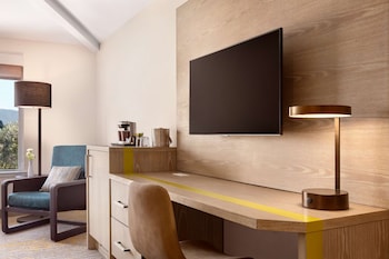 Deluxe Room, 1 King Bed with Sofa bed