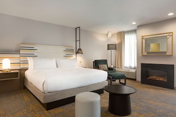 Junior Suite, 1 King Bed, Balcony