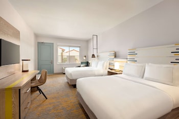 Room, 2 Queen Beds, Kitchen, Poolside