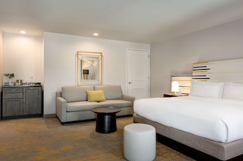 Junior Suite, 1 King Bed, Balcony